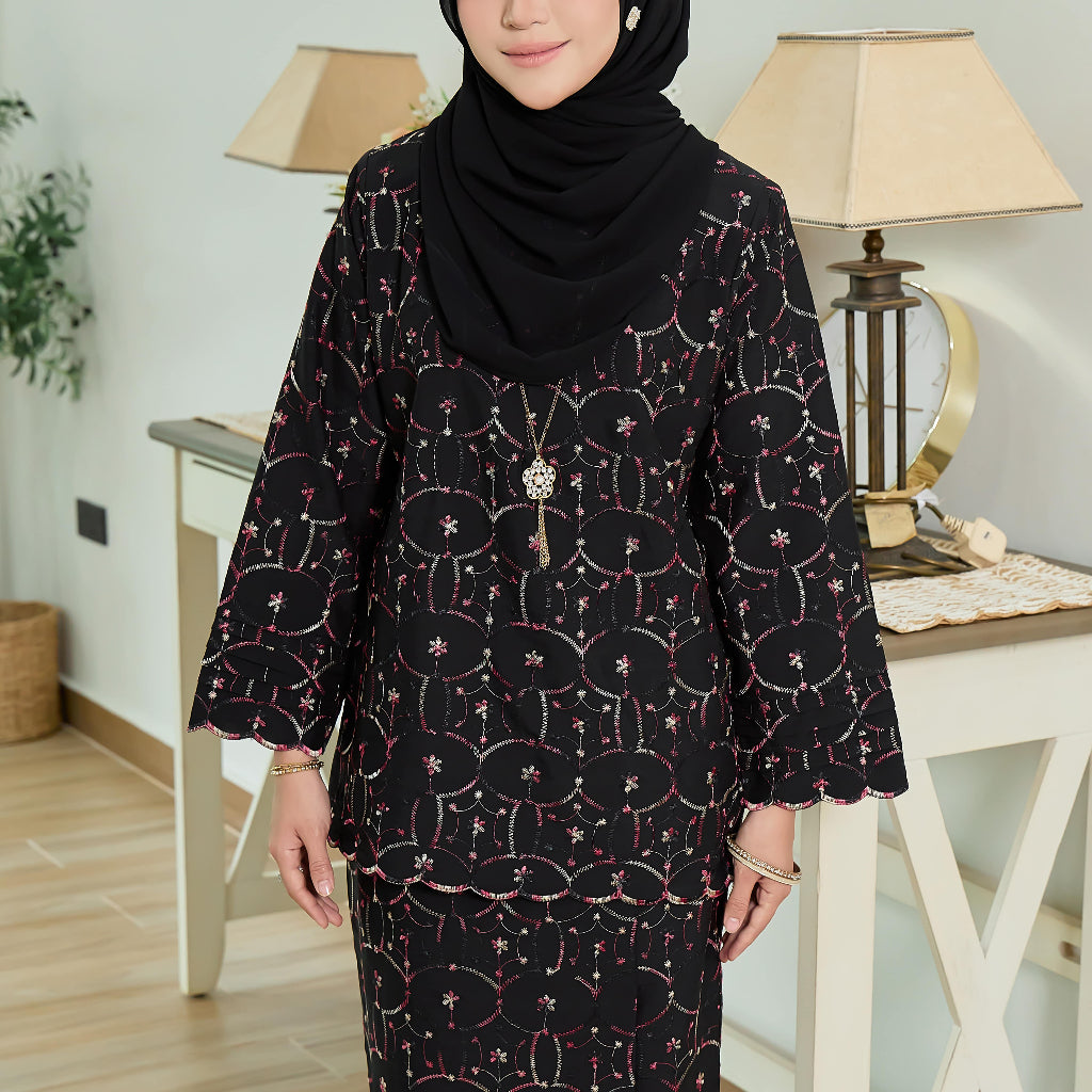Kurung Karina