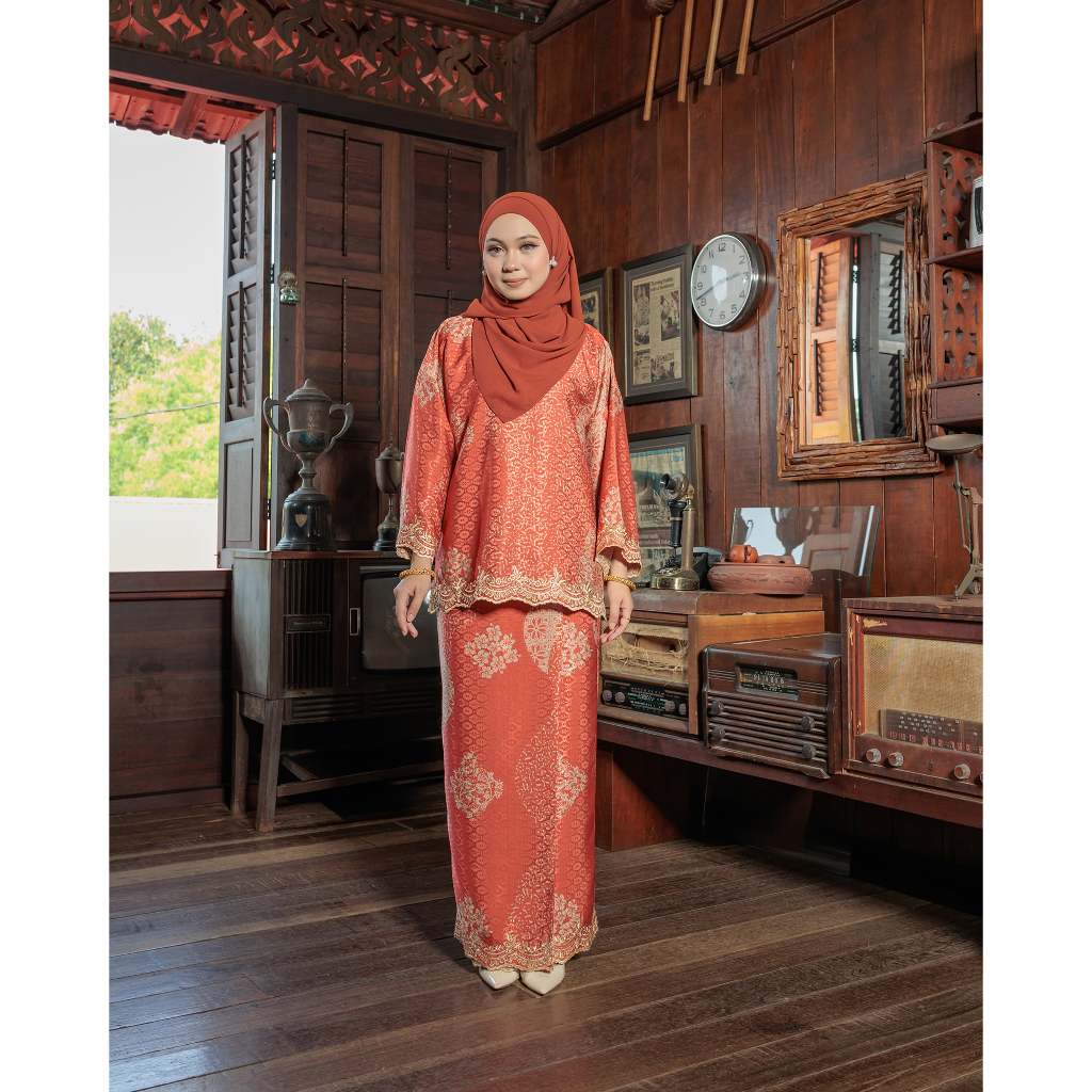 Kurung Thuraya