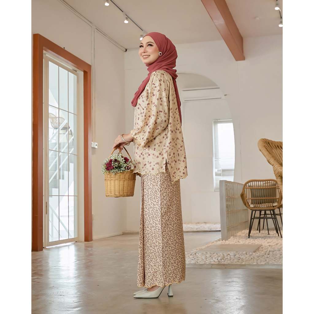 Kurung Felora