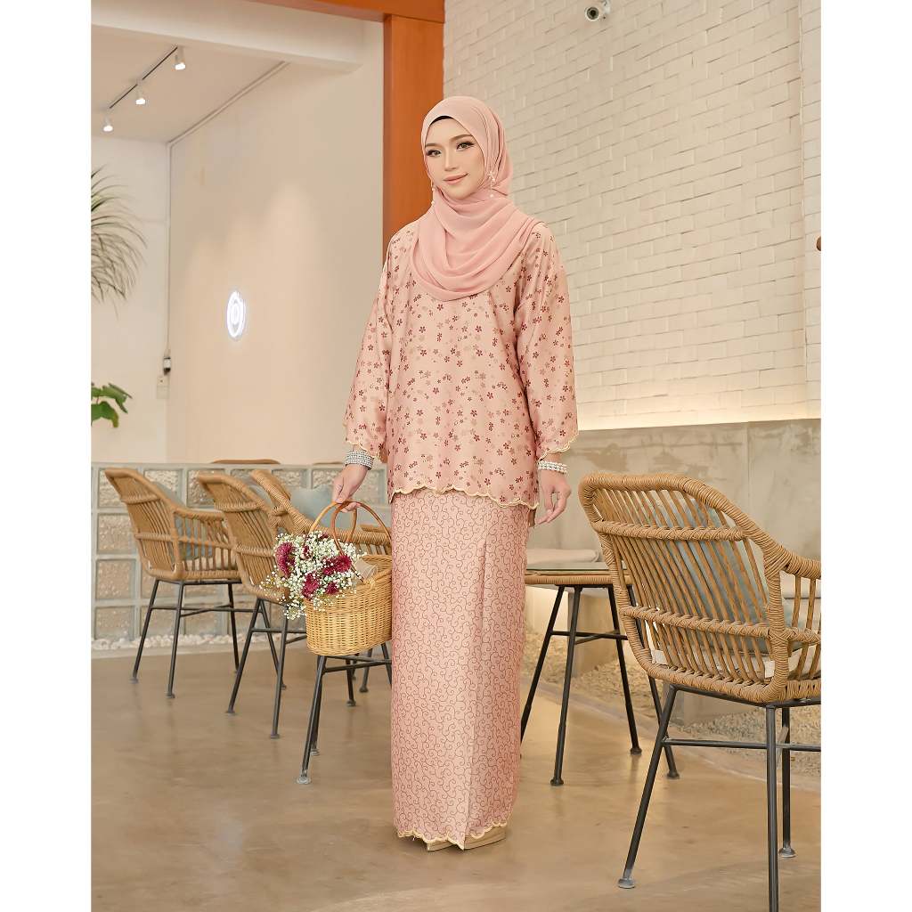 Kurung Felora